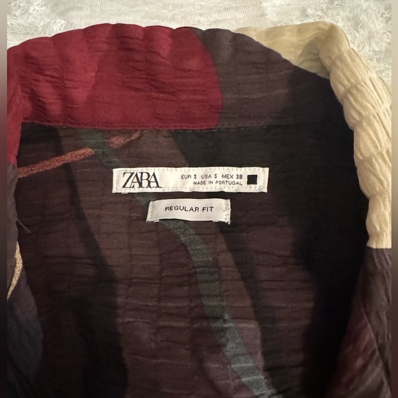 Men’s printed button down - Picture 2 of 4